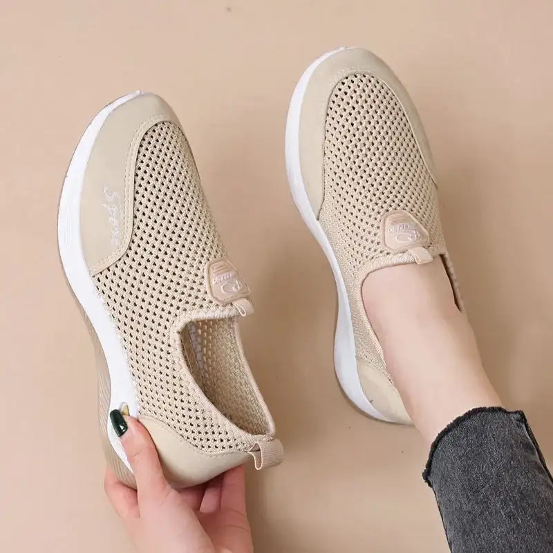 Lightweight sports tennis shoes
