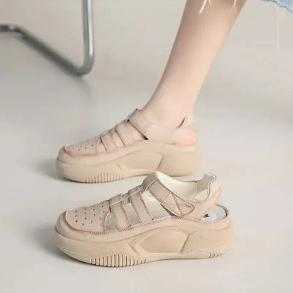 Breathable shoes with hollow holes
