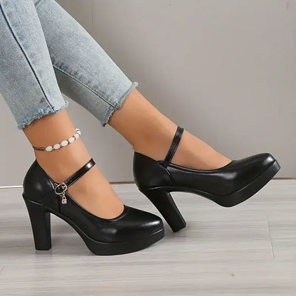 Tacones altos de mujer, tacones gruesos.