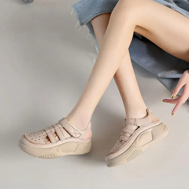 Breathable shoes with hollow holes