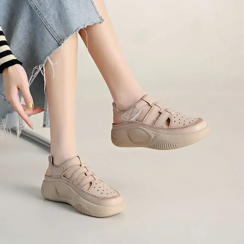 Breathable shoes with hollow holes