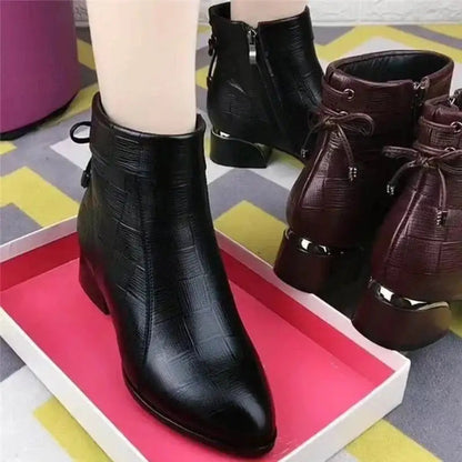 Pointed-toe shoes with a bow for moms