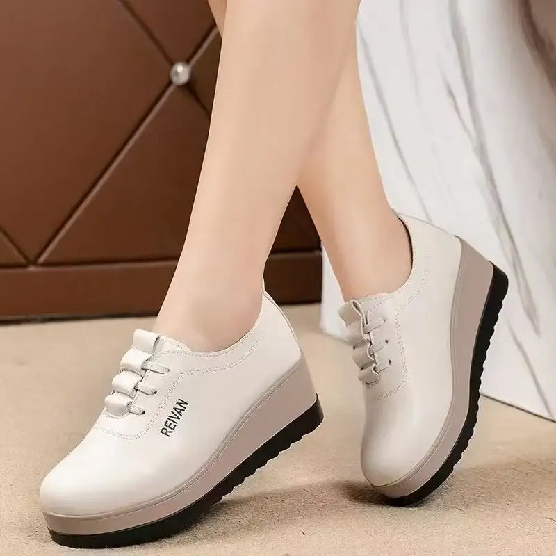 Cuñas casuales de cuero