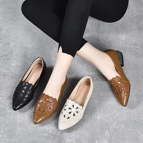 Tacones altos de punta con aberturas