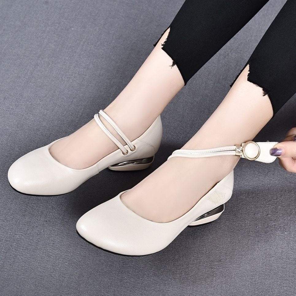 Zapatos de piel sencillos de tacón
