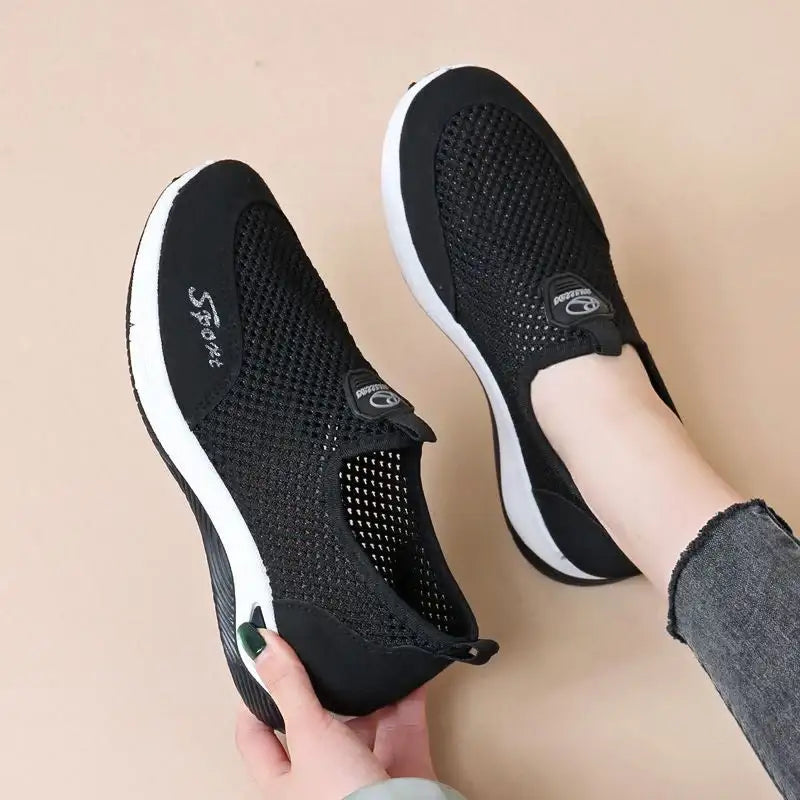 Lightweight sports tennis shoes