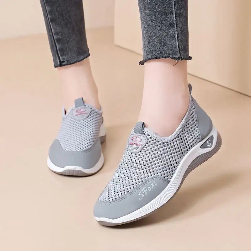 Lightweight sports tennis shoes