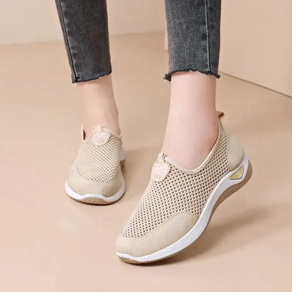 Lightweight sports tennis shoes