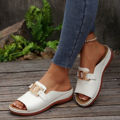 Pointed-toe leather slippers