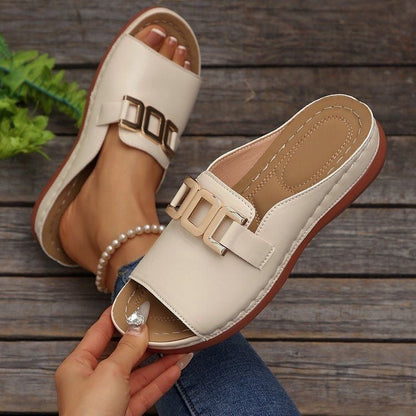 Pointed-toe leather slippers