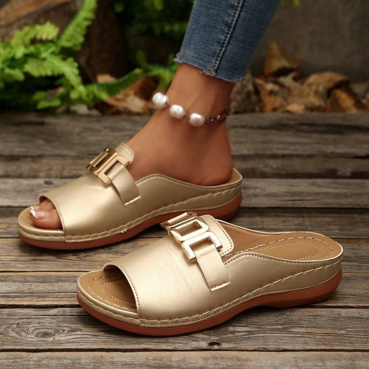 Pointed-toe leather slippers