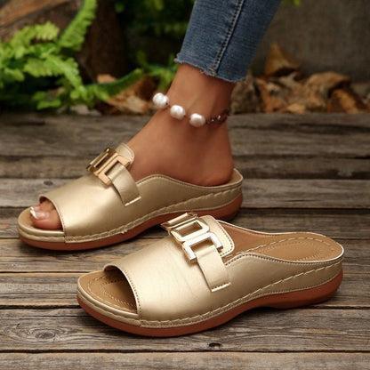 Pointed-toe leather slippers