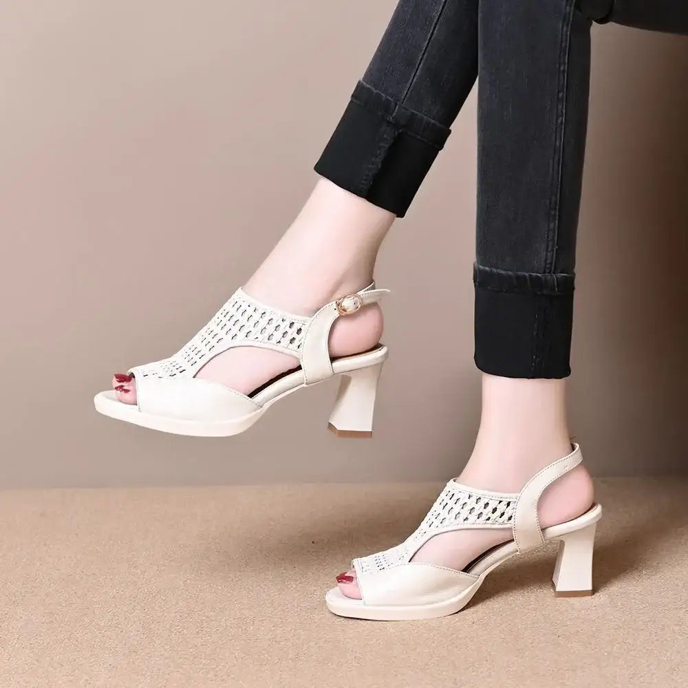 tacones altos elegantes y huecos