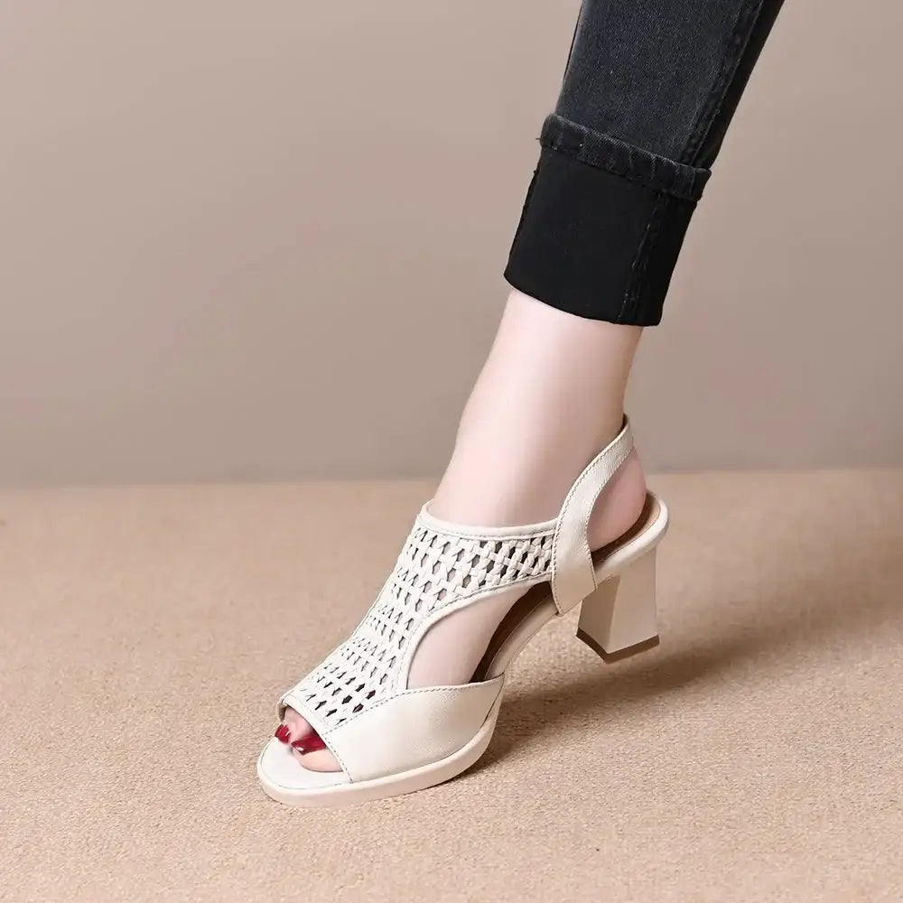 tacones altos elegantes y huecos