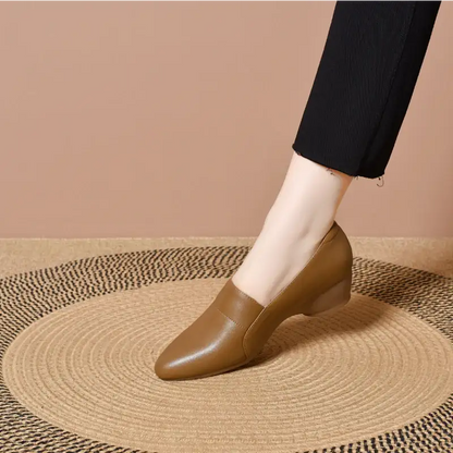 Zapatos de piel de tacón bajo con cuña