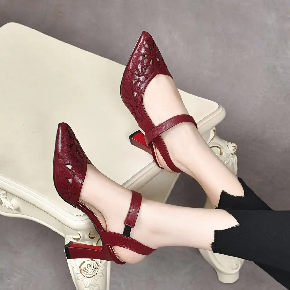 Tacones altos calados