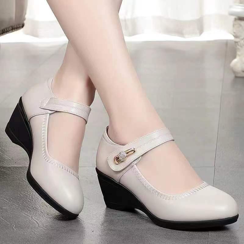 round-toe leather shoes