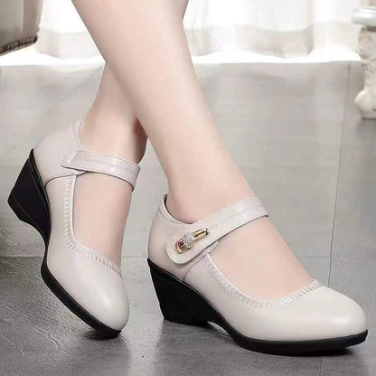 round-toe leather shoes