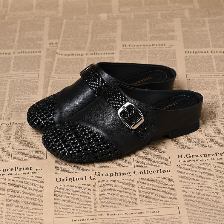 Open-knit closed slippers