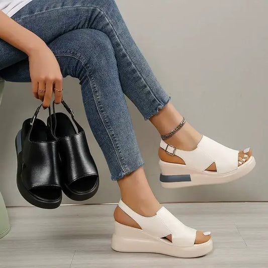 Sandalias boca de pez con hebillas