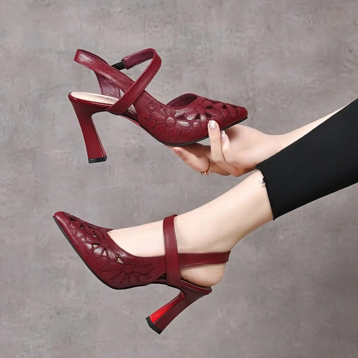Tacones altos calados