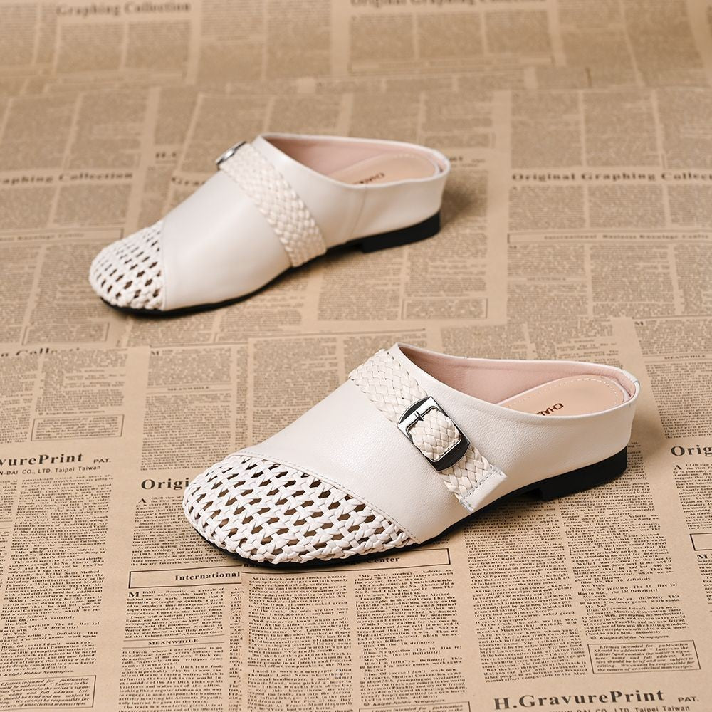 Open-knit closed slippers
