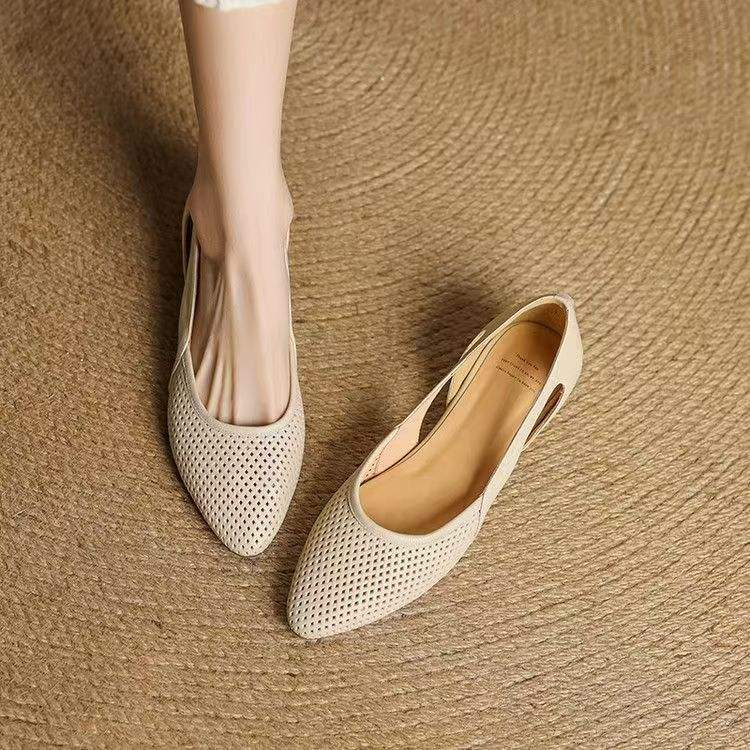Zapatos de cuero huecos con suela