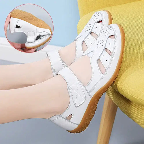 Sandalias con recortes